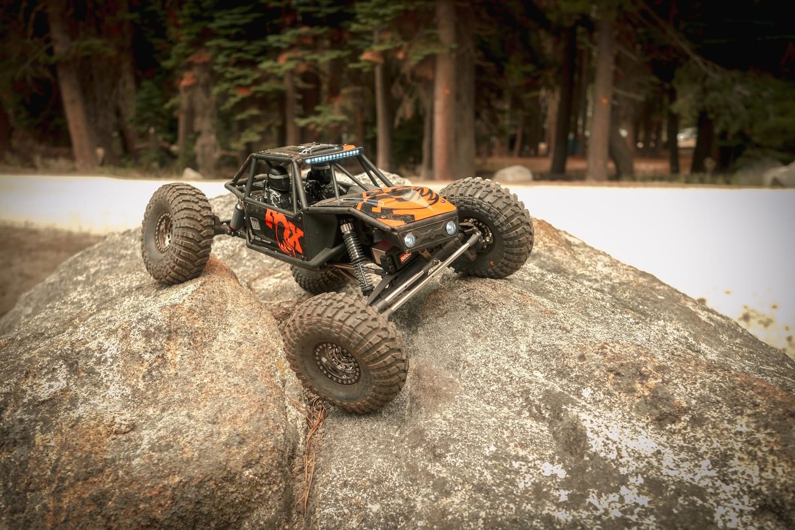 Axial RC Crawler 1/10 UTB10 Capra 1.9 4WS 4X4 RTR Brushed Rock Crawler, Orange, AXI-1543T1 customer photo 2