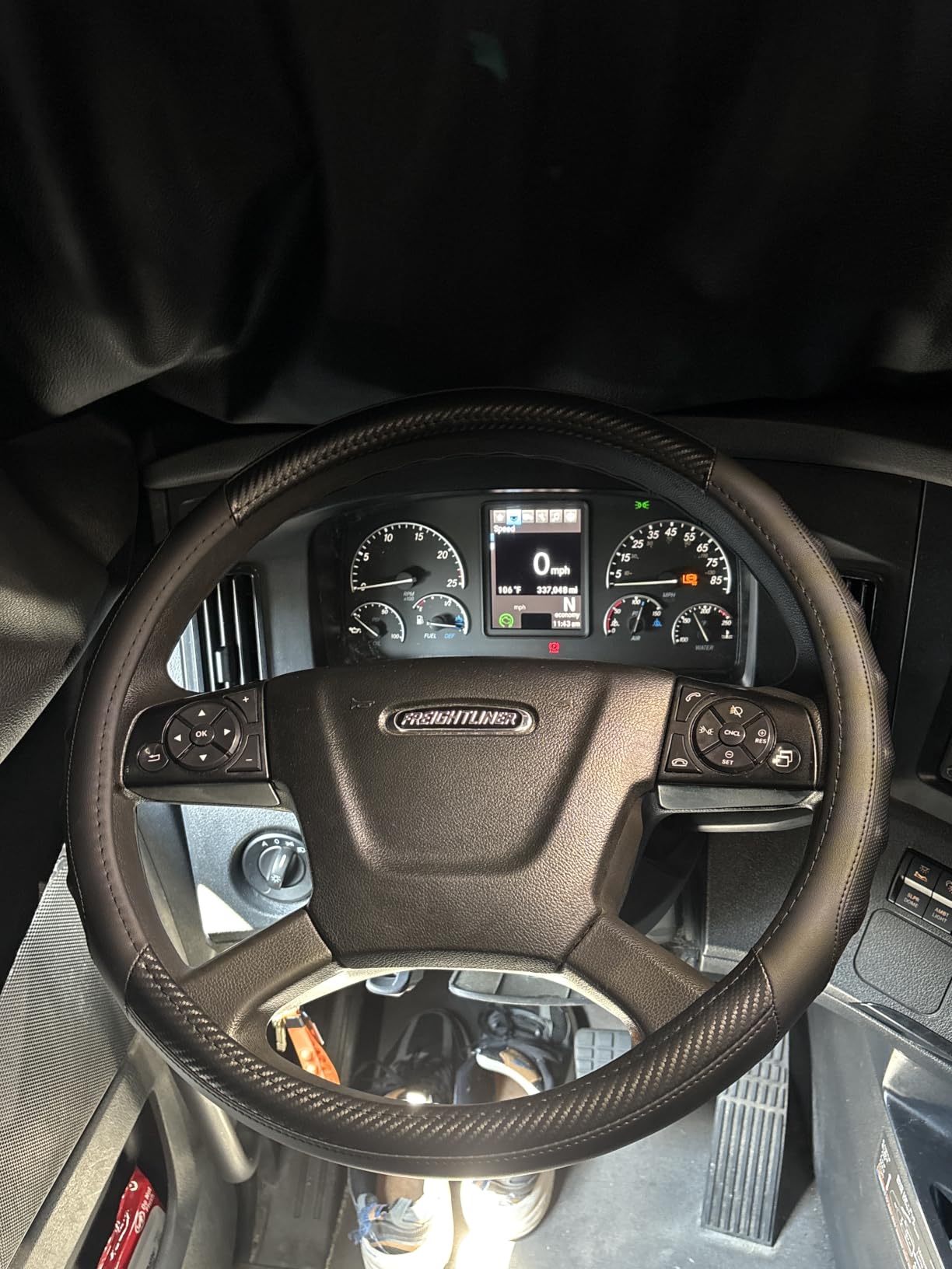 18 Inch Semi Truck Steering Wheel Cover for Freightliner Cascadia, Kenworth T680 T880, Peterbilt 579 & Volvo VNL - Heavy Duty Anti-Slip Leather Grip for Big Rig Class 8 Trucks - Black customer photo 2