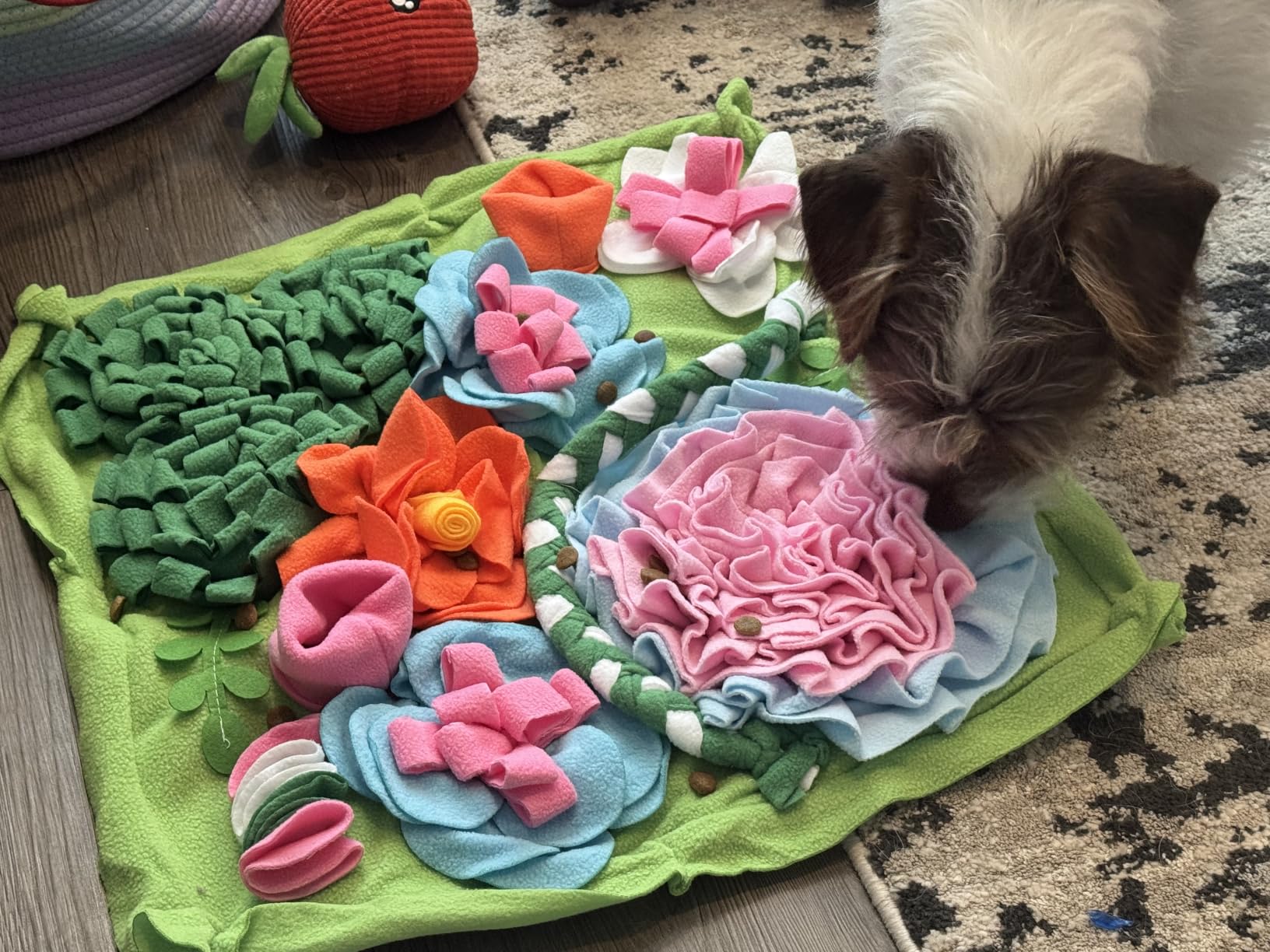 Snuffle Mat for Dogs, Slow Feeding Game Interactive Puzzle Dog Food Mat,Encourage Natural Foraging Skill-Dog Snuffle Mat 19.7''x19.7''Easy to Clean, Durable customer photo 2