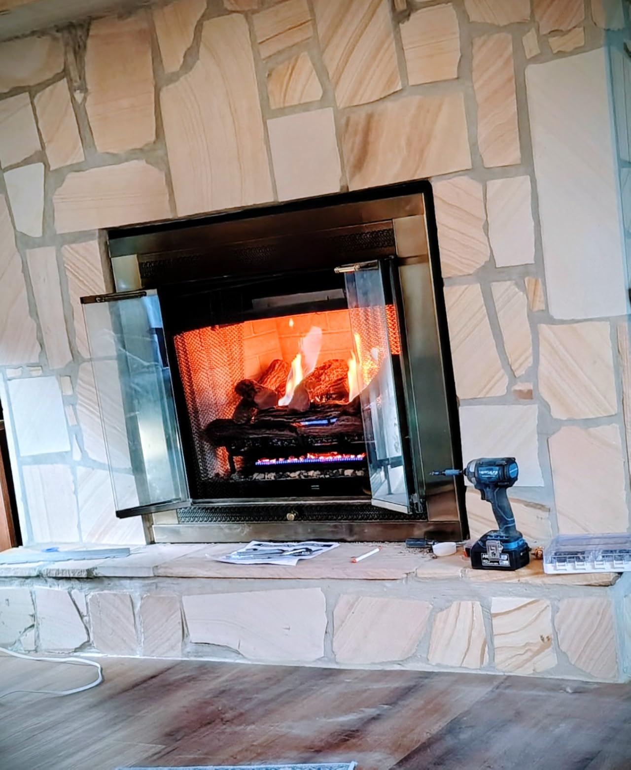 Duluth Forge Ventless Natural Gas Log Set - 24 in. Split Oak, 33,000 BTU, Remote Control - Model# DLS-N24R-1 customer photo 1