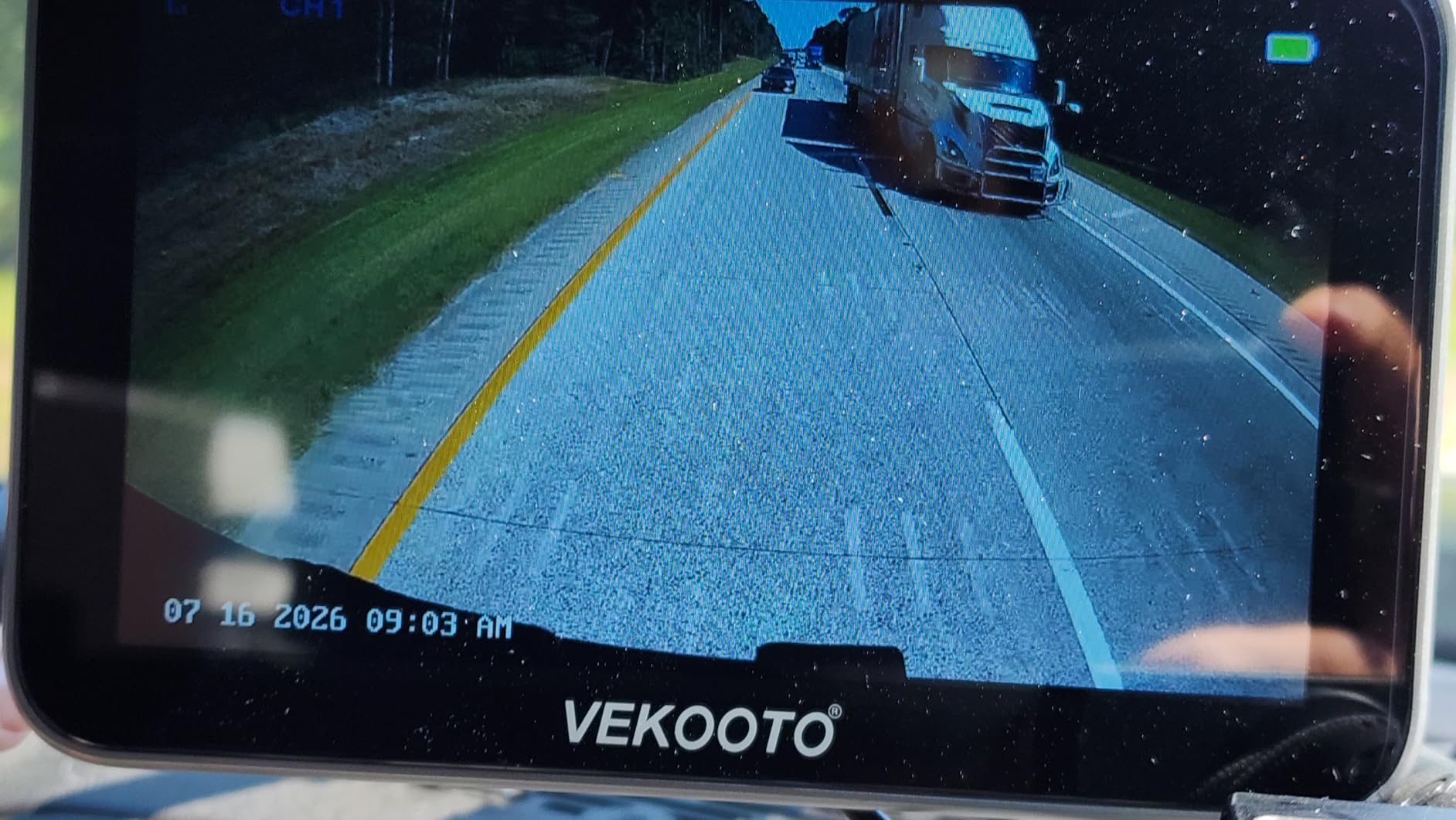 VEKOOTO VK7 Pro Magnetic Solar Wireless Backup Camera, 7-Inch Touchscreen | 15,800mAh Battery for Extended Use, HD 1080P, No Wiring Required, Ideal for Hitching, Horse Trailers, RVs and Trucks customer photo 2