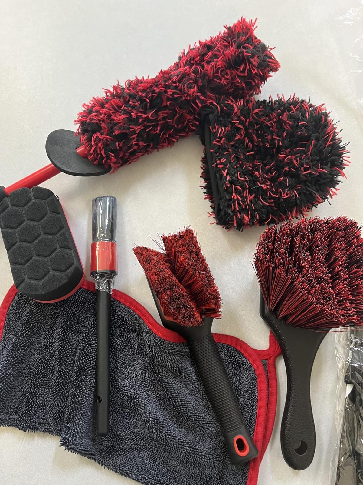 oesee 8PCS Wheel Cleaning Kit with Microfiber Brush & Rubber Grip Tire Brush, Twist Loop Drying Towel, Detailing Brush, Applicator for Car Rim and Tire Care customer photo 2