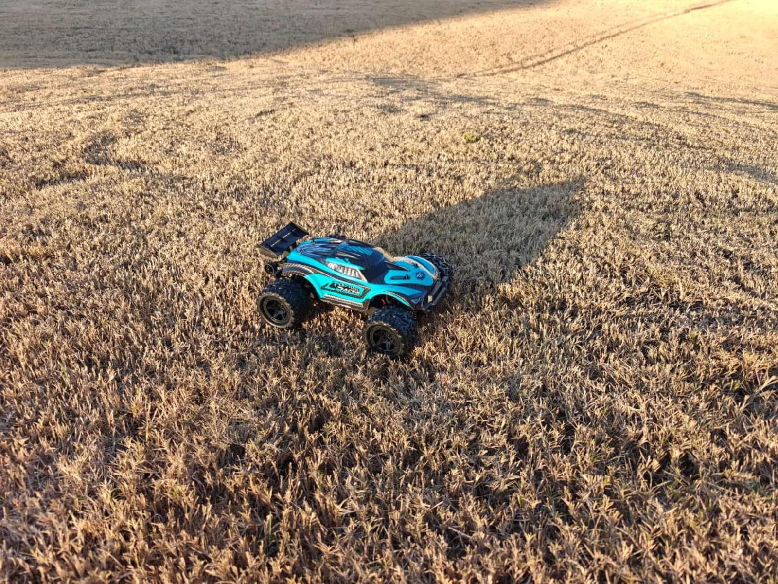 HOMETALL 1:18 Fast RC Cars for Adults - 38+ KPH Off Road Remote Control Car | High Speed RC Monster Truck 4x4 All Terrain customer photo 1