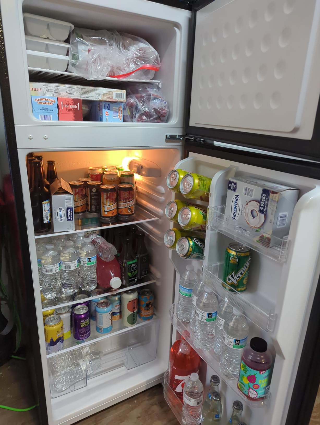 Upstreman 7.7 Cu Ft Apartment Refrigerator 2 Door Refrigerator with Freezer | Energy Efficient, Low Noise, 5 Adjustable Thermostat & Reversible Door for Apartment, Dorm, Office, Kitchen, White customer photo 2