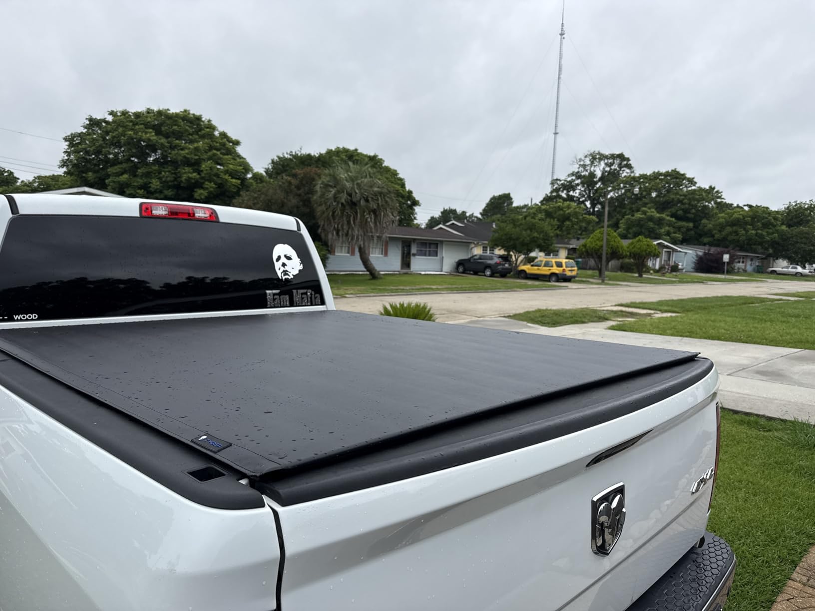 Tyger Auto T2 Low Profile Soft Roll-up Truck Bed Tonneau Cover Compatible with 2009-2018 Dodge Ram 1500; 2019-2024 Classic | 5'7