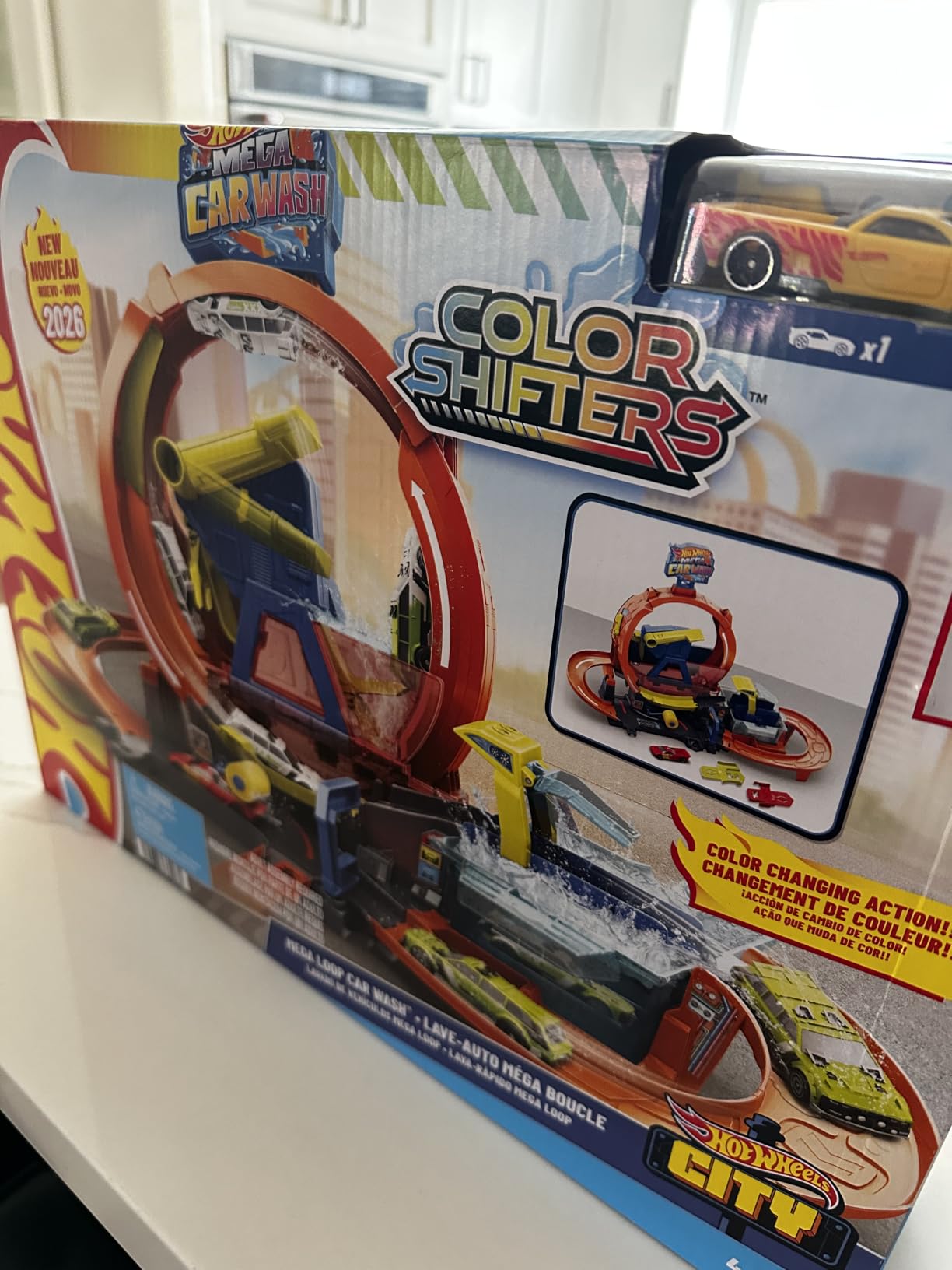 Hot Wheels City Mega Loop Car Wash Playset & Color Shifters Vehicle | Track Set with 1:64 Scale Vehicle that Changes Color in Very Warm & Icy Cold Water while Stunting & Racing customer photo 2