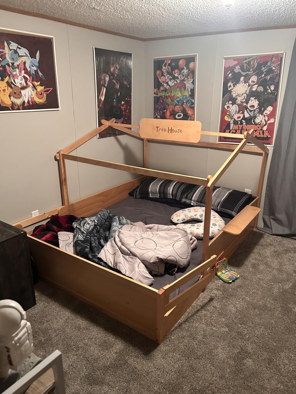 Bellemave Twin Kids Floor Bed with Desk, Storage Drawers and Windows, Twin Size Platform Bed in Car-Shaped for Kids Boys Girls, White customer photo 1