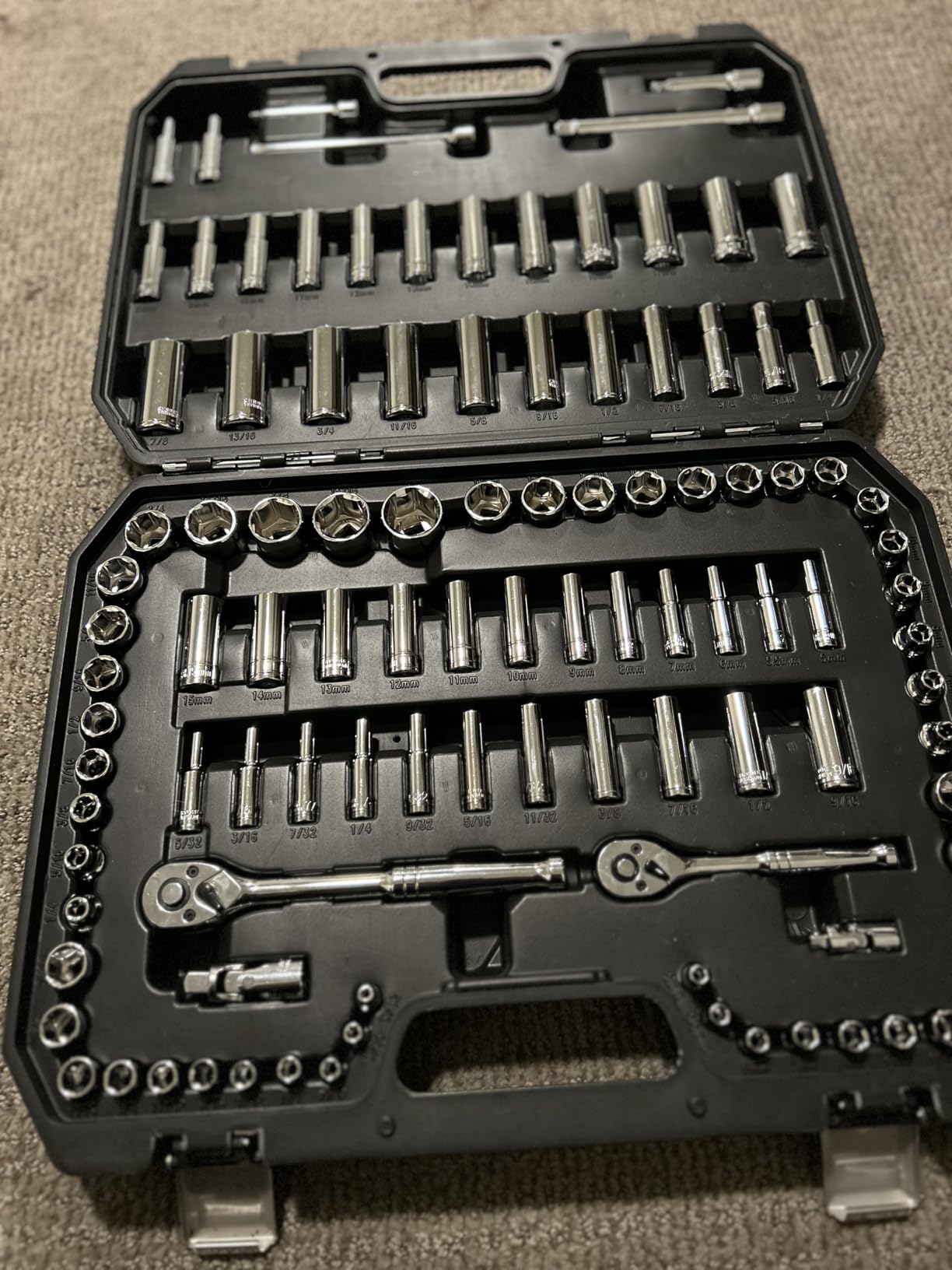 VEVOR Mechanics Tool Set, 314-Piece Mechanic Tool Kit, 1/4 in, 3/8 in, and 1/2 in Drive, Metric Socket Set, Wrenches, Screwdriver Bits, Accessories, and Storage Case, for Automotive and Home Repair customer photo 2