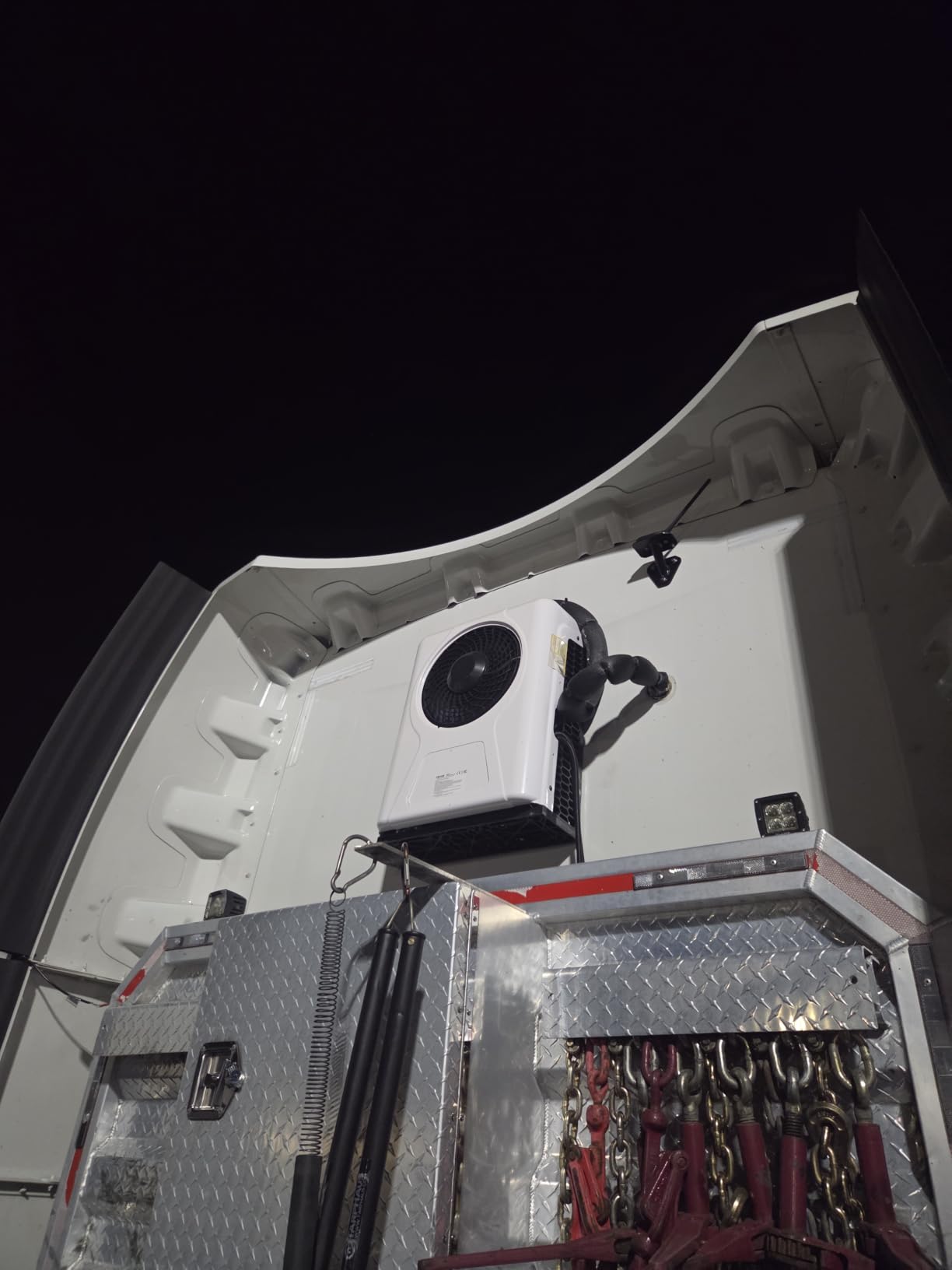 VEVOR Truck Air Conditioner, 12V 10000 BTU Mini Split AC Unit, 400 m³/h Airflow Cab Air Conditioner, Fast Cooling Low Noise for Semi Truck, Camper, Construction Vehicle, Crane, Tractor, Excavator customer photo 2