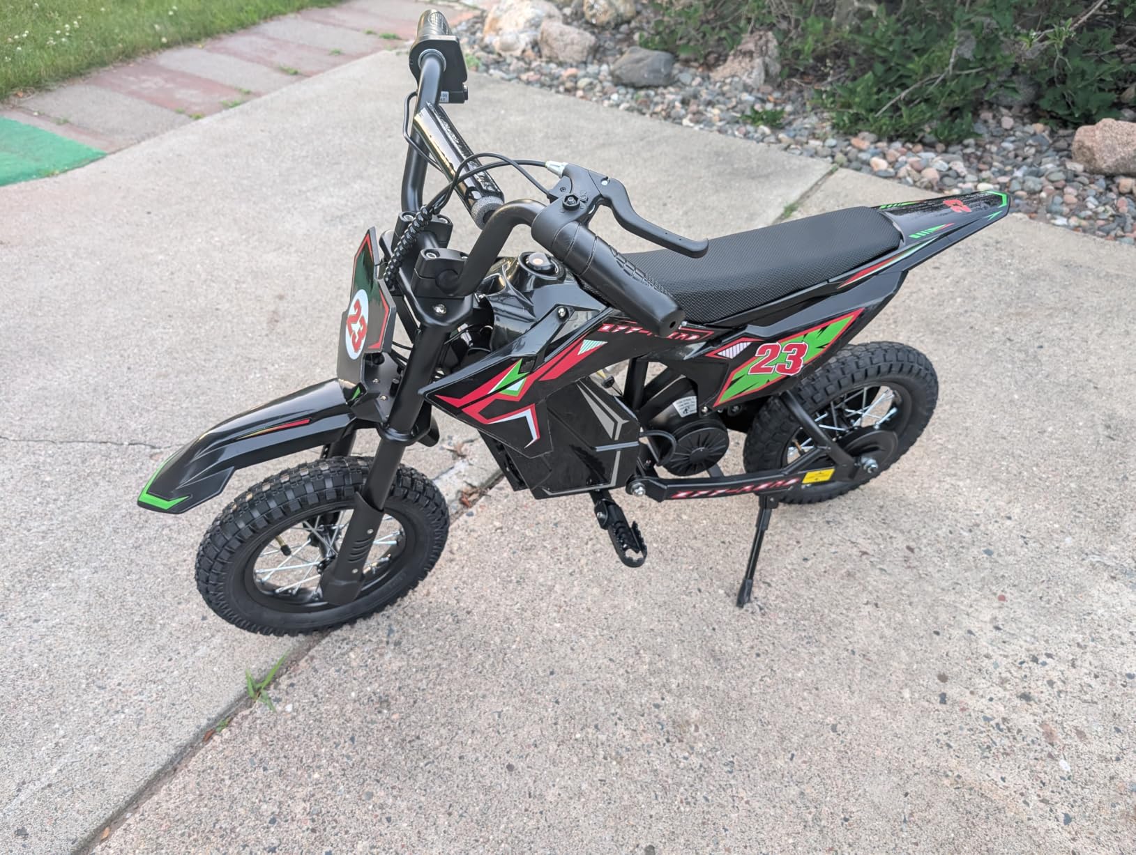 36V Electric Dirt Bike for Kids 3-10, Peak 700W, 15.5 MPH, 13.7 Miles | 3-Speed, Rear Suspension, Dual Brakes, 12