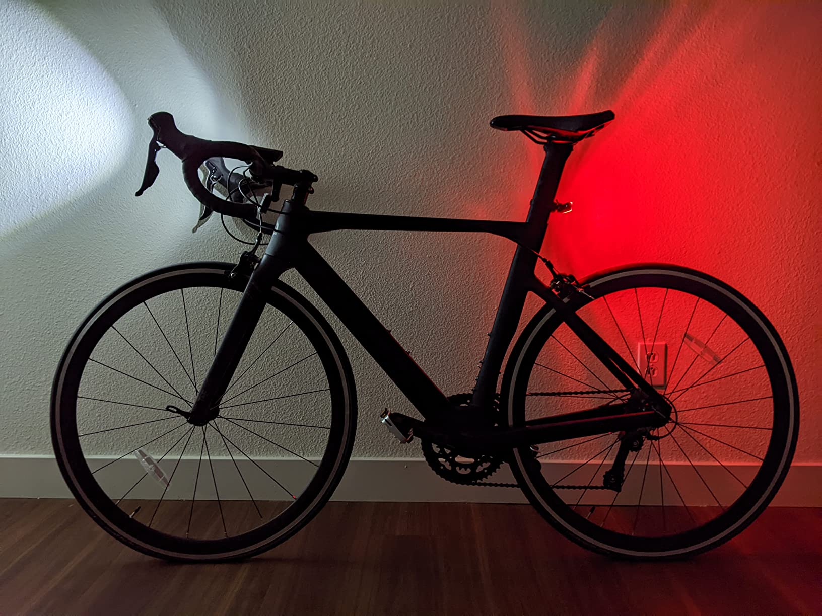 SAVADECK Starship Carbon Fiber Lightweight Road Bike - Full Carbon Frame, Fork, Handlebar & Seatpost, Hydraulic Disc Brake with Shimano 105 R7100 24-Speed Drivetrain - Racing Bicycle for Adults customer photo 1