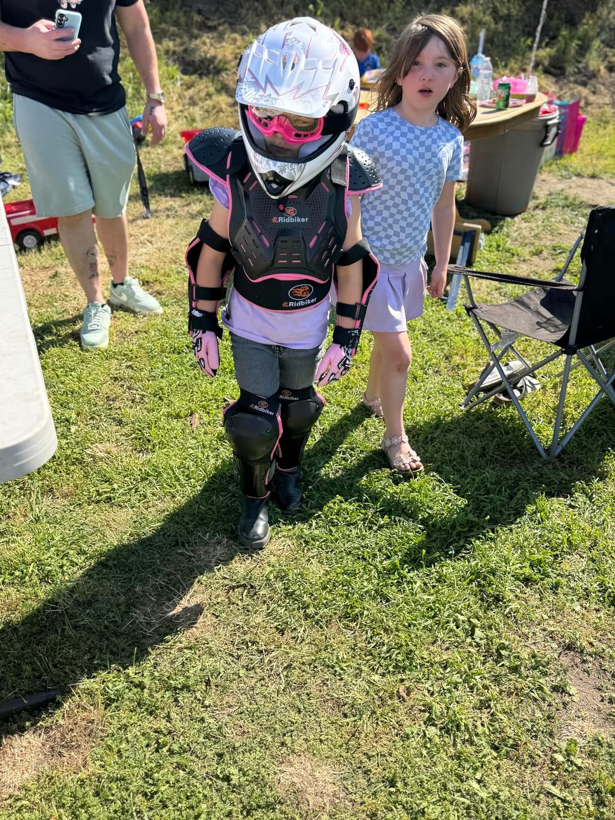 49cc Kids Dirt Bike - Gas-Powered 2-Stroke, Off-Road 10” Tires, Dual Disc Brakes, Upgraded 40x20 Frame, Pull Start Pit Bike, 25MPH Speed, Support up to 330Lbs (Red) customer photo 1