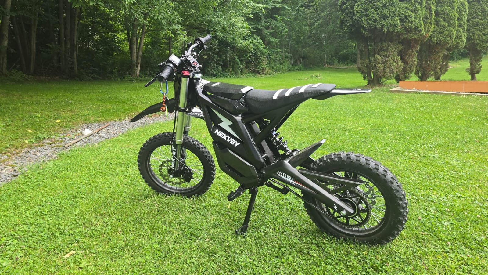 NEXVEY FLASH PRO Electric Dirt Bike for Adults, 5000W Peak Mid-Drive Motor Electric Motorcycle with Wheelie Assist, 55 MPH 50 Miles 60V 27Ah, 17/14