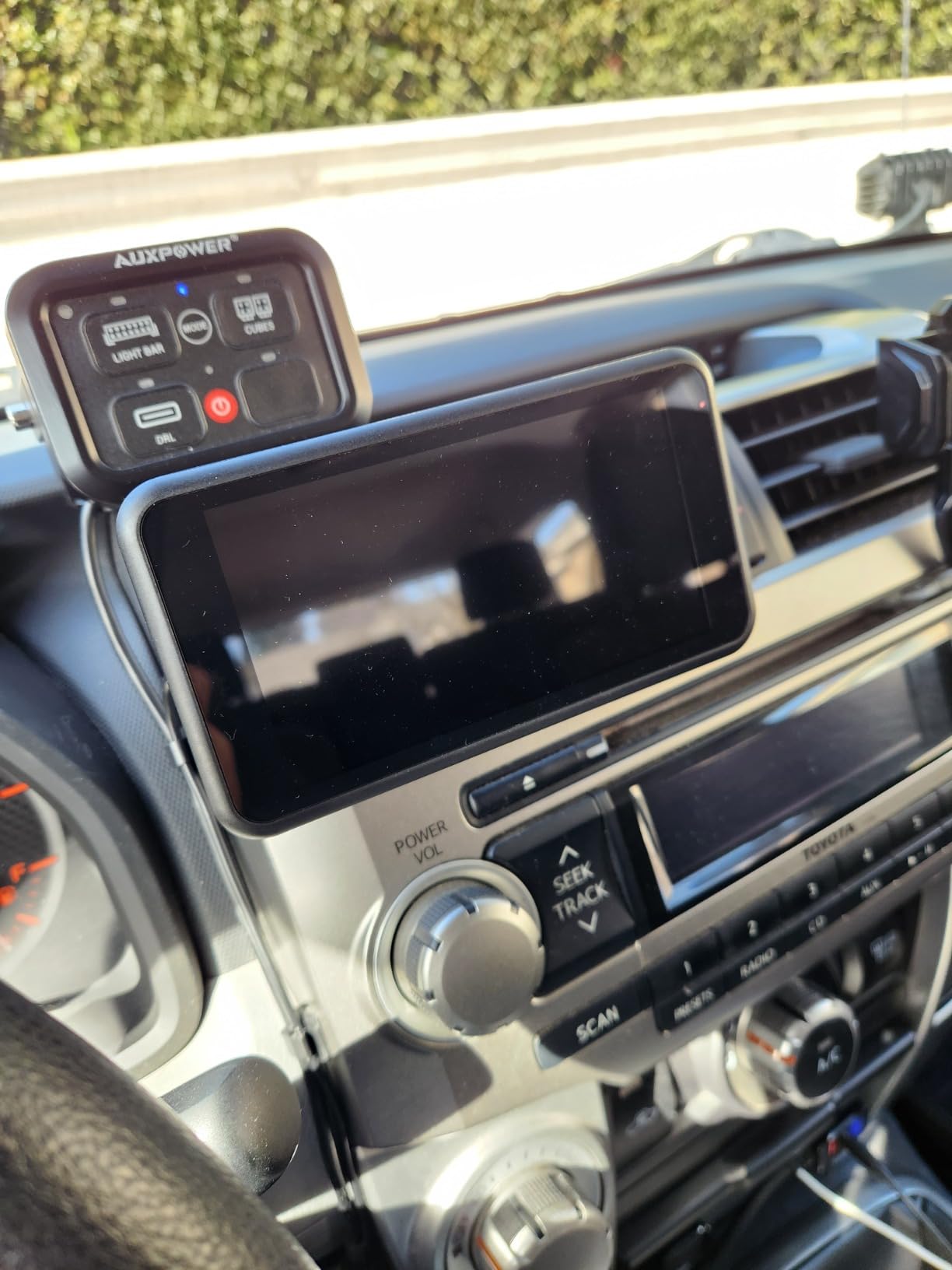 AUTO-VOX 2 Solar Wireless Backup Cameras, 2-Min DIY Install customer photo 1