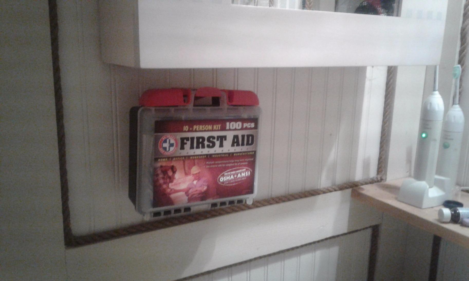Be Smart Get Prepared OSHA/ANSI First Aid Kit - 10 Person customer photo 1
