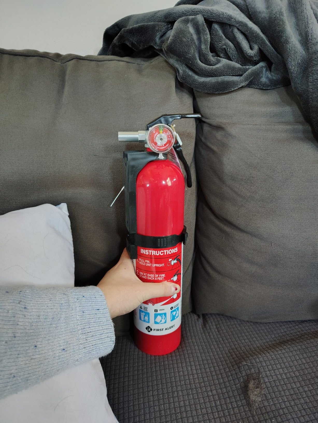 First Alert Fire Extinguisher, Standard Home Use customer photo 2