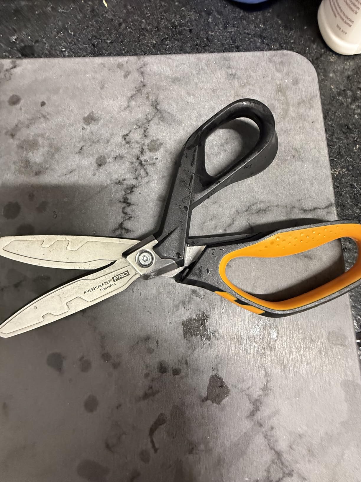 Fiskars Pro PowerArc Shop Shears, Heavy Duty Stainless Steel Scissor, Industrial Grade Tool for Building and Construction, 10 in, Orange/Black customer photo 1