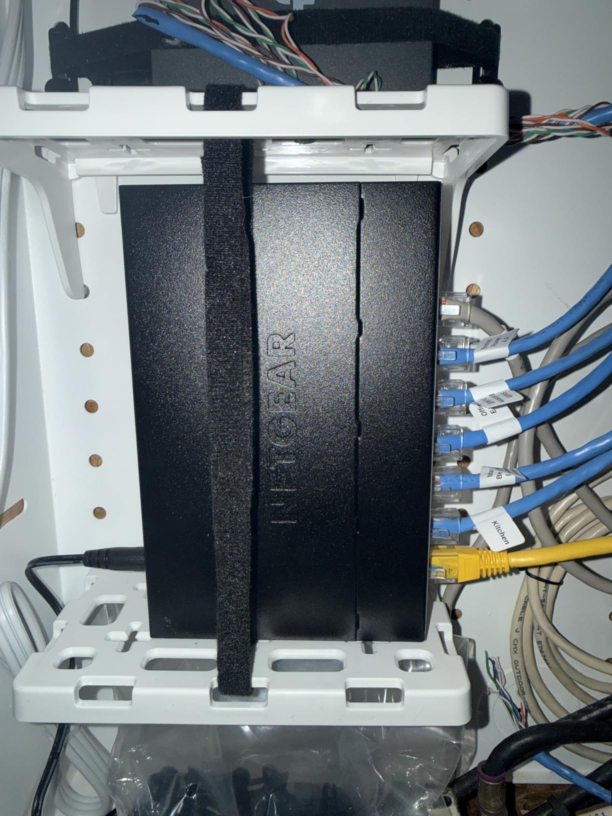 NETGEAR 5-Port Gigabit Ethernet Easy Smart Managed Network Switch (GS305E) customer photo 2