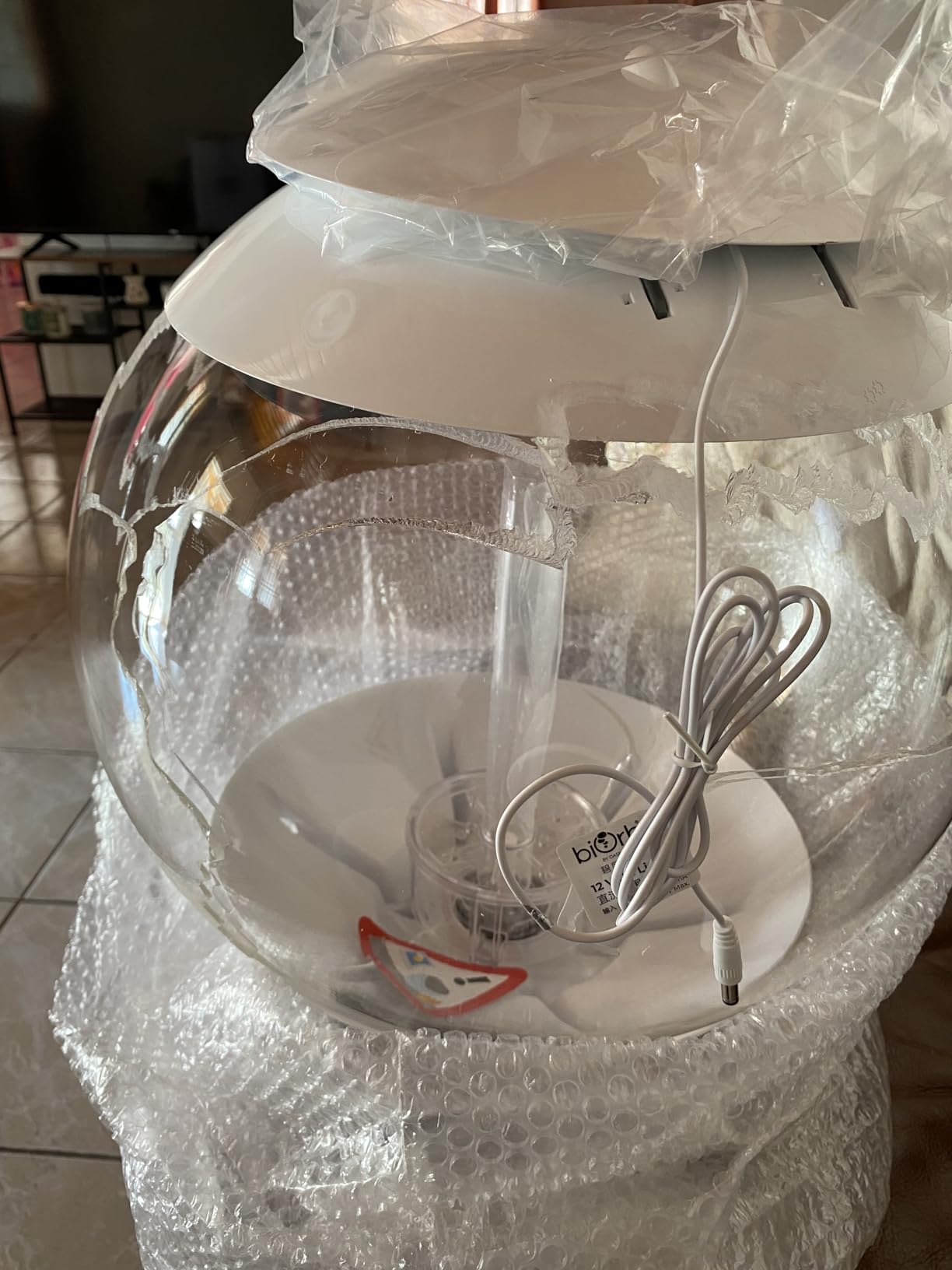 biOrb Halo 15 Acrylic 4-Gallon Aquarium with Multi-Color Remote-Controlled LED Lights Modern Compact Tank for Tabletop or Desktop Display, White customer photo 2