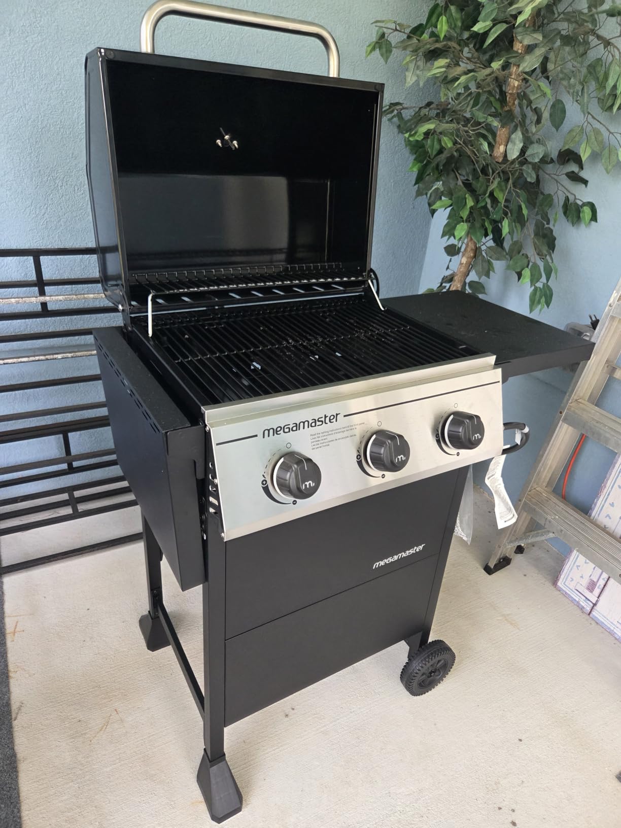 Megamaster Propane 3 Burner Gas Grill, Foldable Shelves with Warming Rack customer photo 1