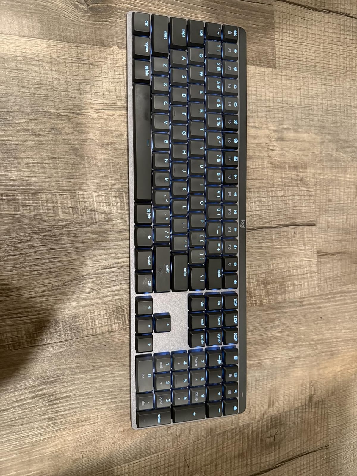 Logitech MX Mechanical Wireless Illuminated Keyboard Tactile - Graphite customer photo 1