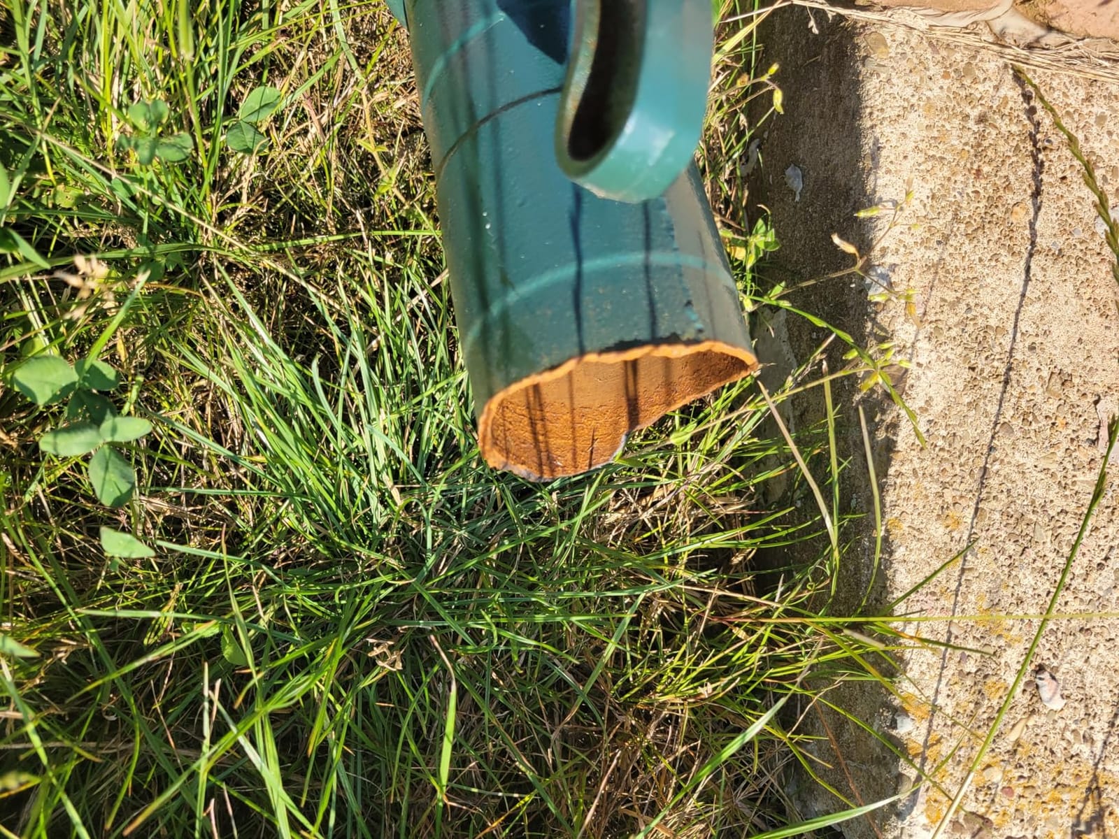 Pitcher Pump Hand Well Pump Manual Deep Water Pump Handheld Pump Pitcher Cast Iron for Outdoor Yard Garden (B - Dark Green Pump) customer photo 1