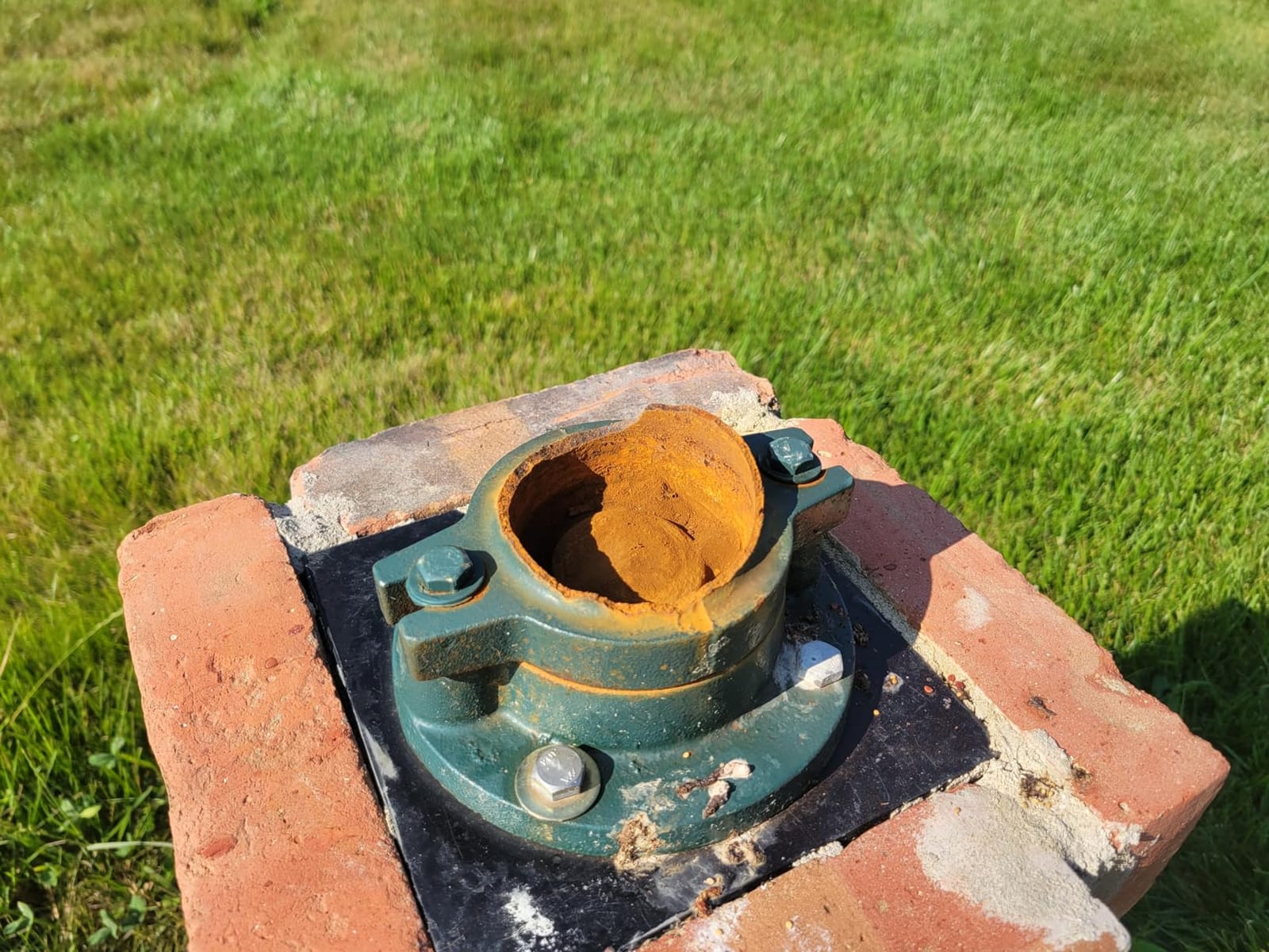 Pitcher Pump Hand Well Pump Manual Deep Water Pump Handheld Pump Pitcher Cast Iron for Outdoor Yard Garden (B - Dark Green Pump) customer photo 2