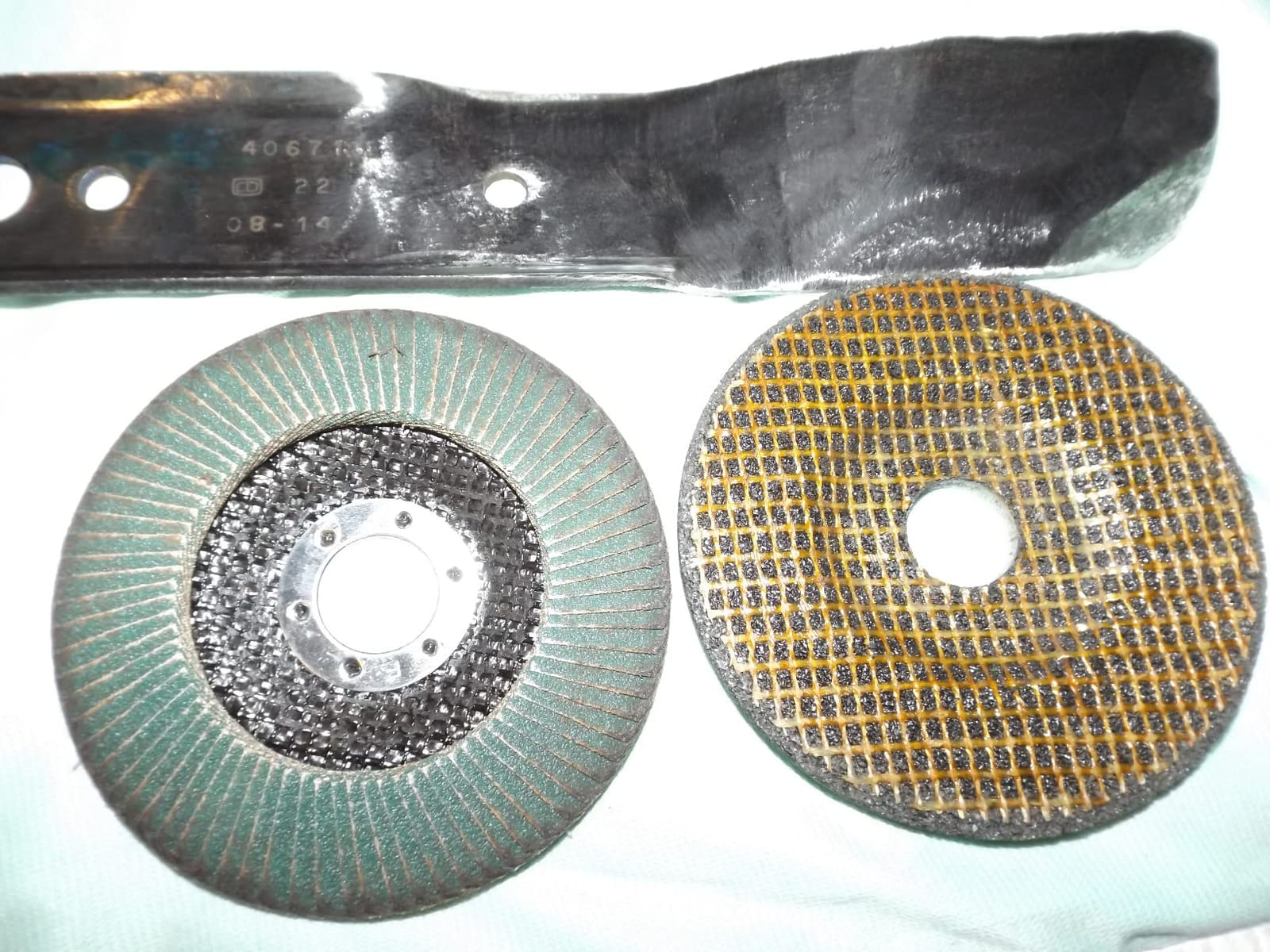 SALI 10 Pack 4-1/2 Inch Grinding Wheels for General Purpose Metal & Stainless Steel, Aluminum Oxide Grinding Disc for Angle Grinder, Depressed Center 4.5
