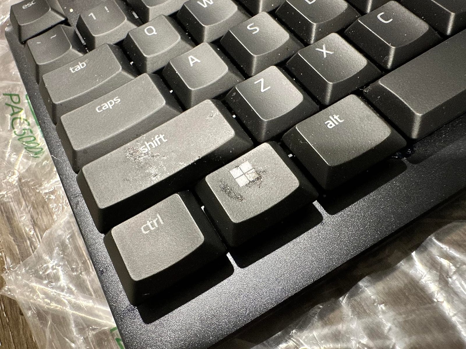 Razer DeathStalker V2 Pro TKL Wireless Gaming Keyboard: Low Profile Optical Switches Linear Red - HyperSpeed Wireless & Bluetooth - Chroma RGB - Up to 200 Hr Battery - Snap Tap - White customer photo 2