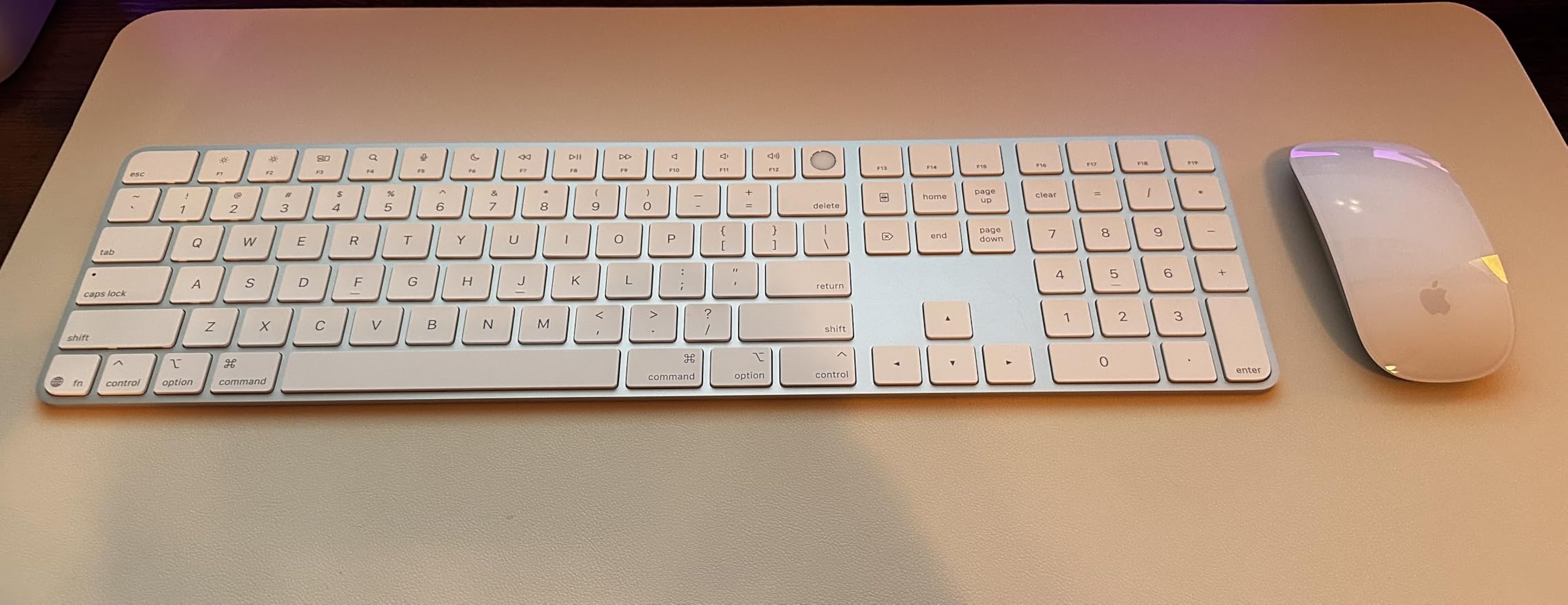 Apple Magic Keyboard with Touch ID and Numeric Keypad for Mac Models with Apple Silicon - US English - White Keys, Bluetooth, Bluetooth customer photo 1