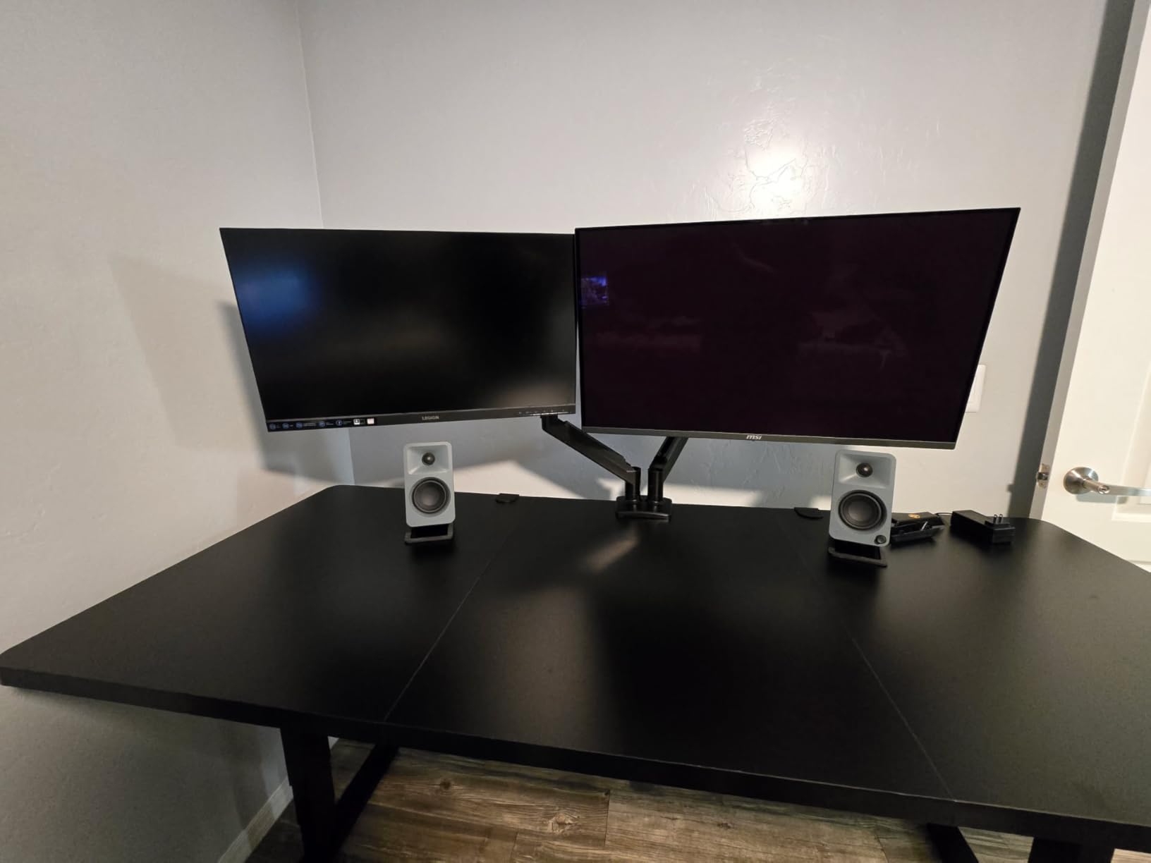 msi MPG 322URX QD-OLED 32-inch 3840 x 2160 (UHD) Computer Monitor, 240Hz, Adaptive-Synch, HDMI, DP Port, VESA Mountable, Tilt, Speaker, 0.03ms, Black customer photo 2