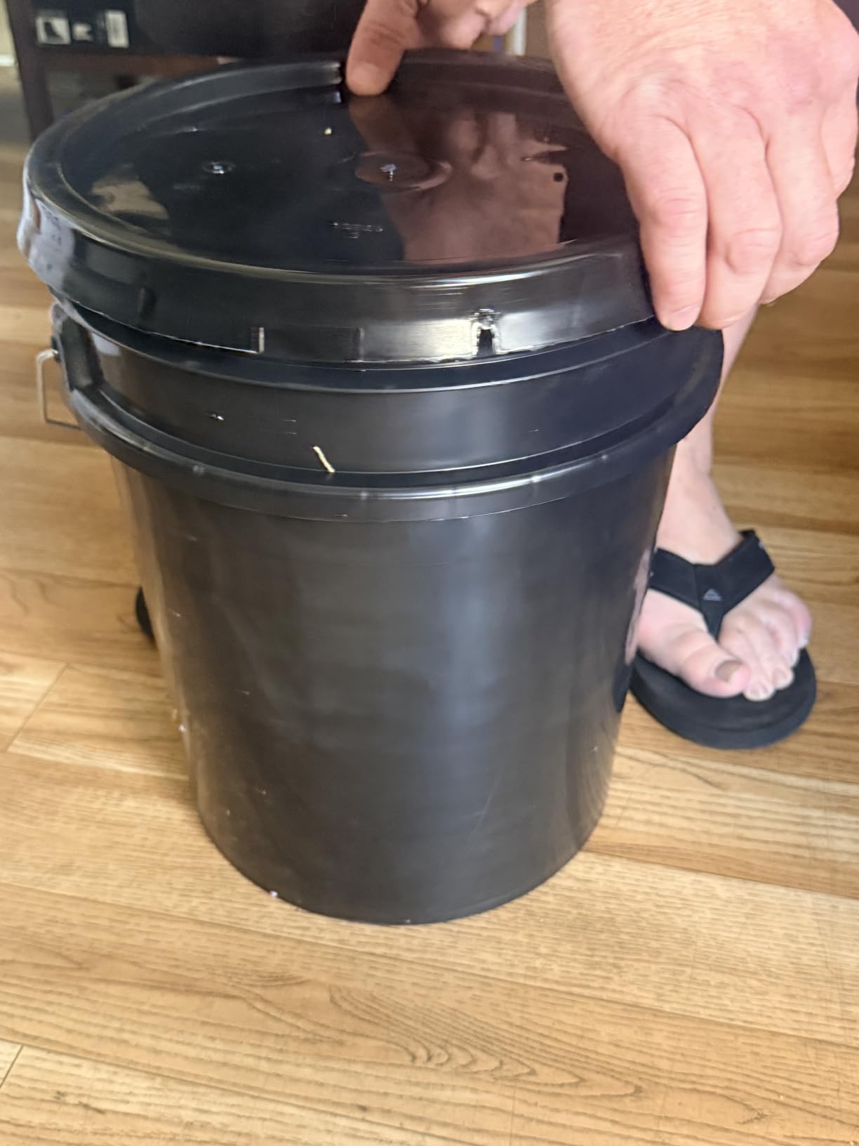 MKS Plastics Black 5-Gallon Heavy-Duty Bucket with Airtight Lid, 6-Pack customer photo 2