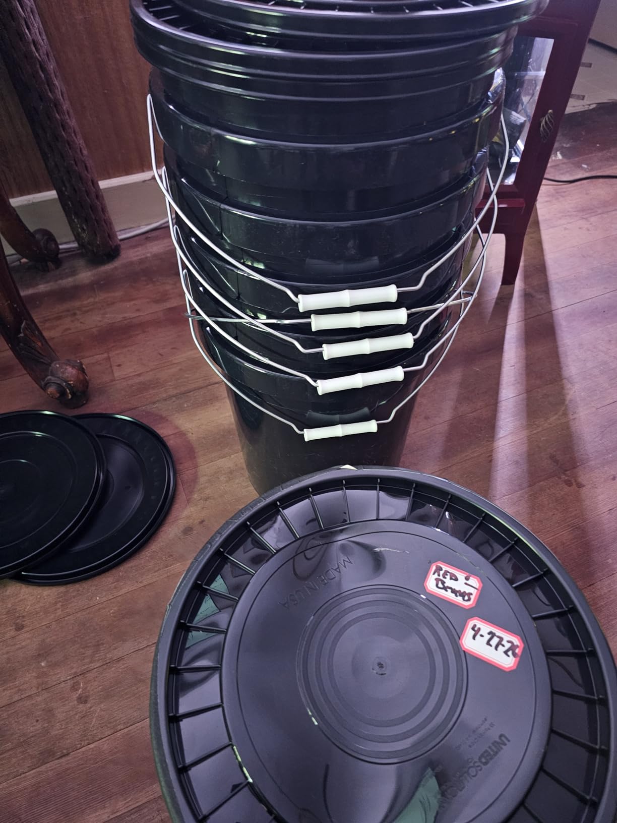 United Solutions 5-Gallon Heavy-Duty Buckets with Snap-On Lids, 6-Pack – BPA-Free, Food-Grade Plastic, Multi-Purpose Storage for Home, DIY, and Job Sites – Black customer photo 1