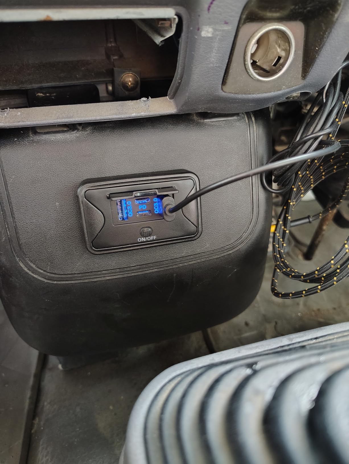 78W 4 Port 12V USB Outlet Wall Mount, Dual 36W PD & Dual 18W QC3.0 Lightweight Surface Mount Charger Socket Panel with Button Switch for Bus RV Truck Marine Golf Cart customer photo 2