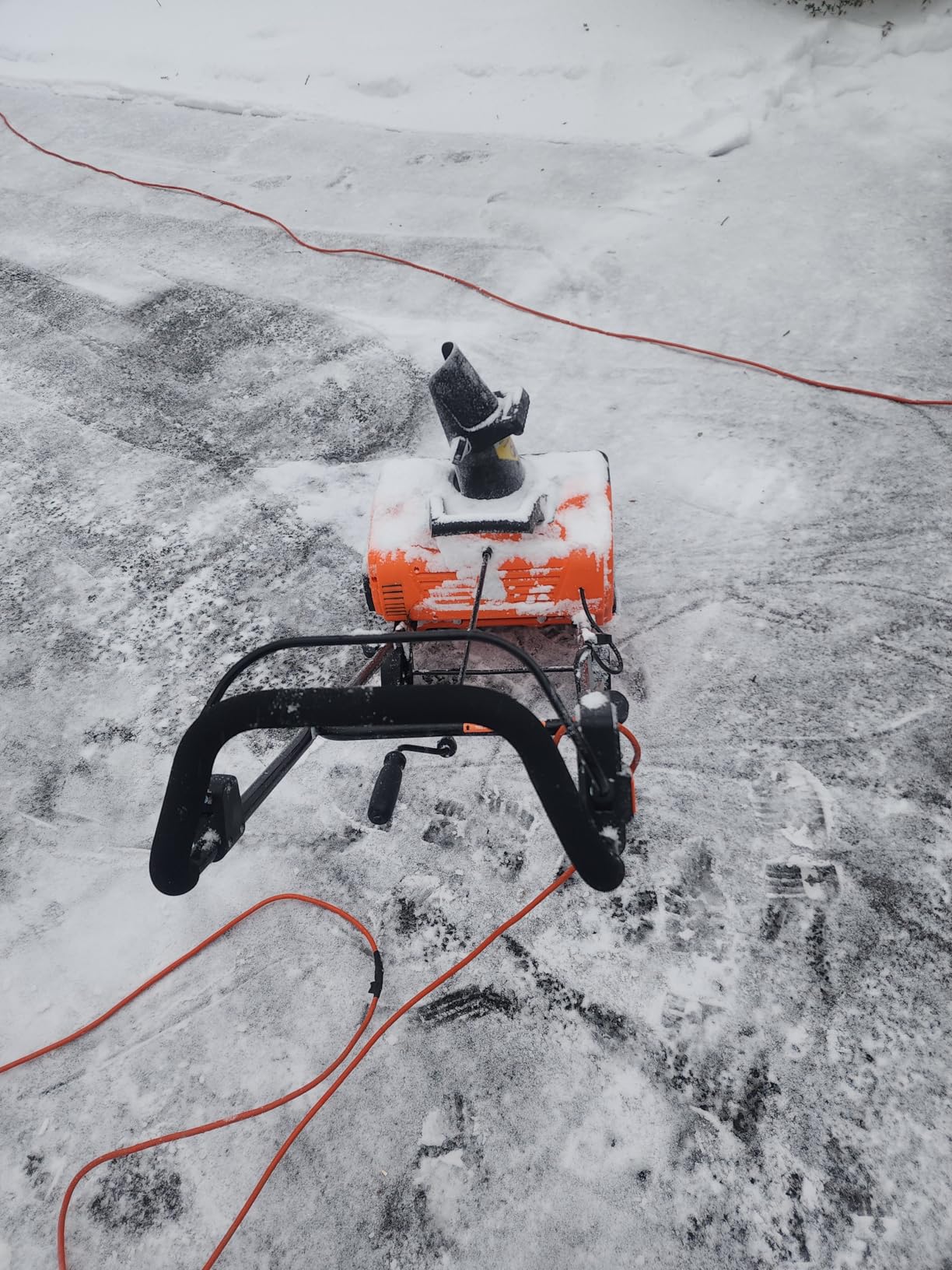 VEVOR Corded Electric Snow Shovel, 12A 17-inch Snow Shovel, 60° Adjustable Chute, 20 ft Throwing Distance, Snowthrower with Dual Safety Switch, Winter Ice Removal Tool for Driveway Sidewalk Patio customer photo 2