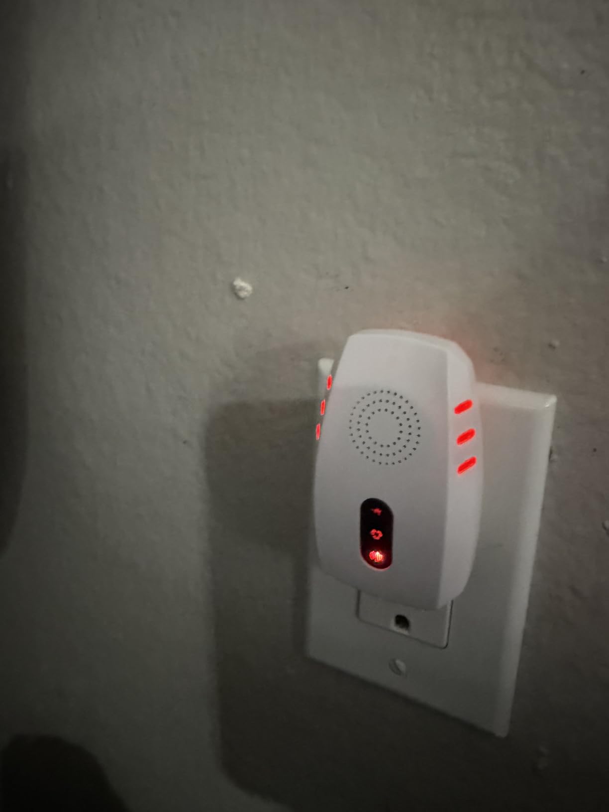 2026 Cvtayn Upgraded Ultrasonic Pest Repellent Indoor Repeller, Mouse Traps, Repellent Roach, Mouse, Bugs, Mosquito, Mice, Spider, Ant, Rodent Repellent Ultrasonic Plug in, 3 Mode Switching，6 Pack customer photo 1