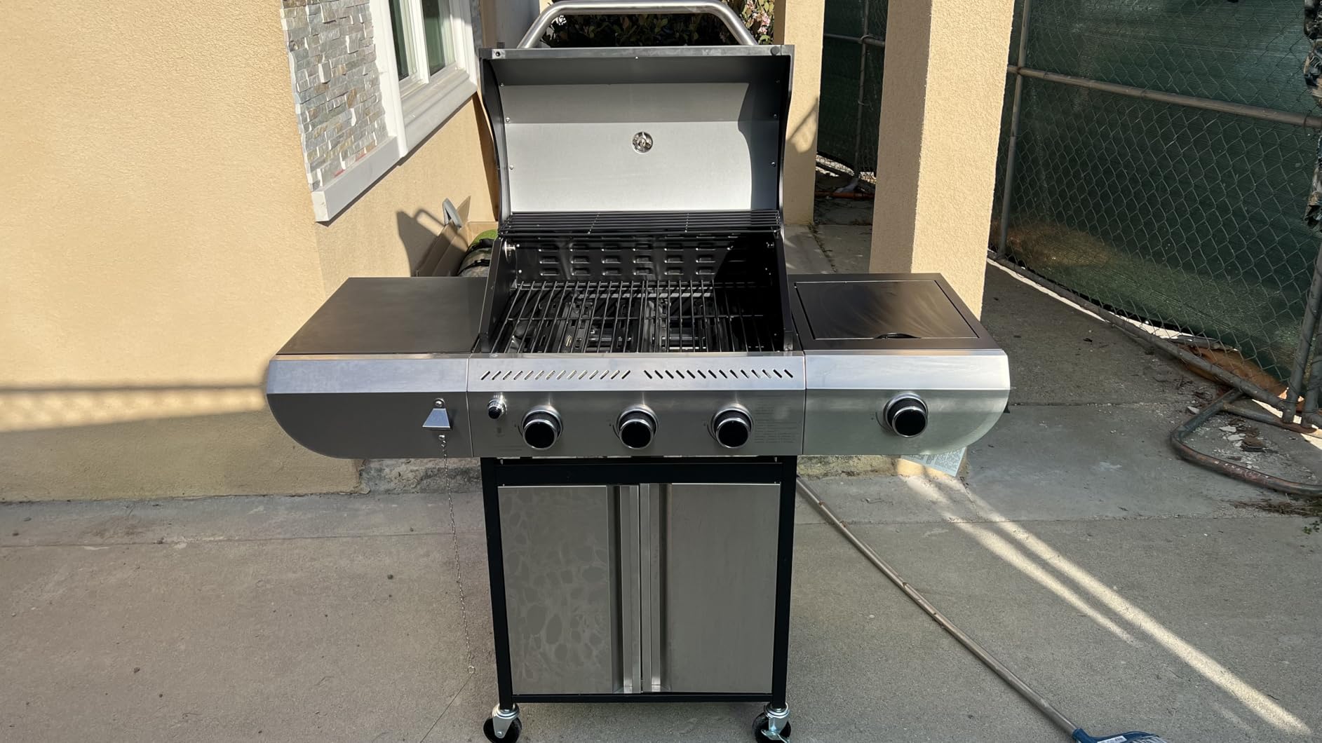 Electactic Stainless Steel 4-Burner Gas Grill with Side Burner – 42000BTU Propane BBQ Grill with Thermometer, Heavy-Duty Grill for Outdoor Patio and Backyard Cooking customer photo 1